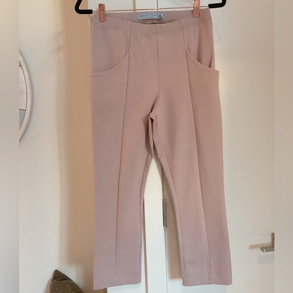 AYRTIGHT Pull-on Cropped Bone Pink Seamed Go anywhere with these  Legging